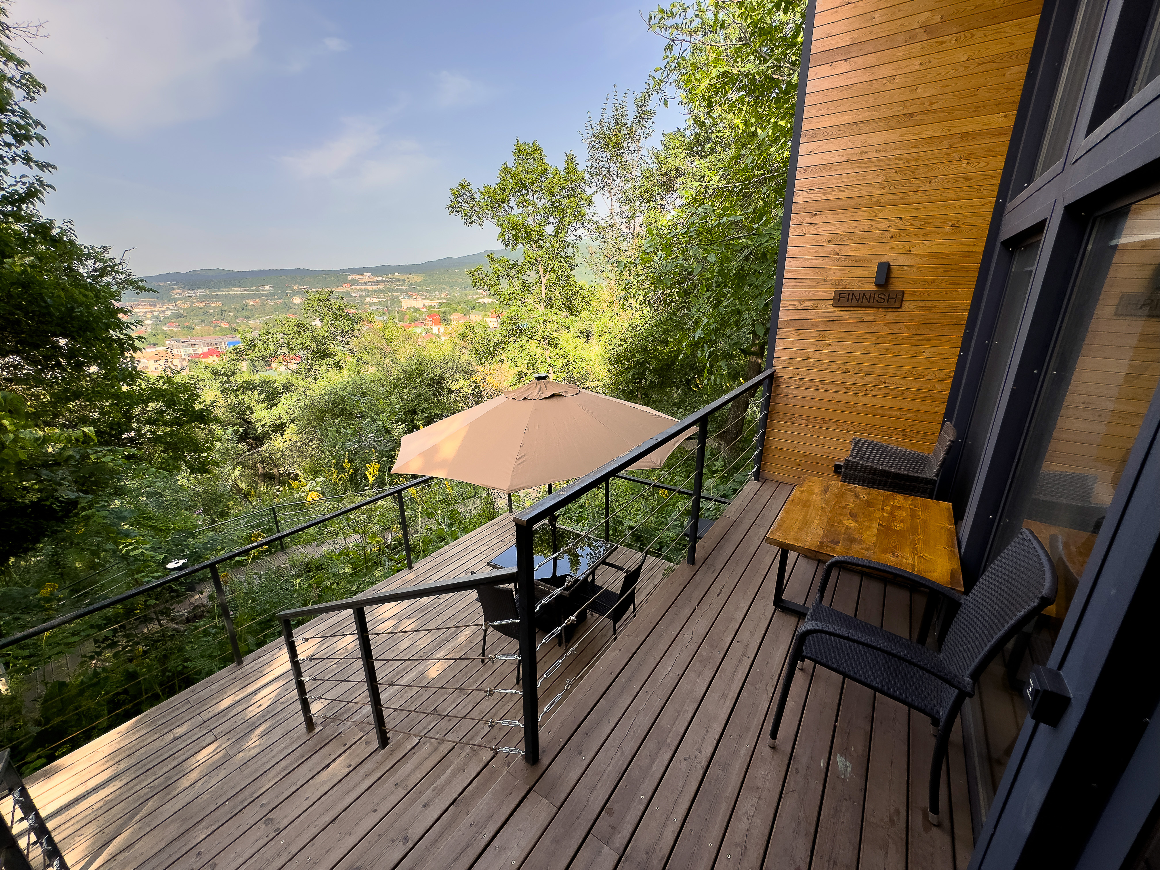 Терраса с видом на горы